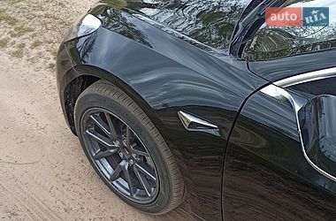 Седан Tesla Model 3 2019 в Киеве