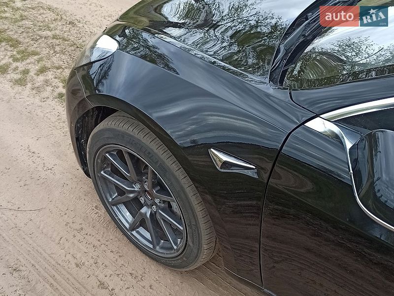 Седан Tesla Model 3 2019 в Киеве