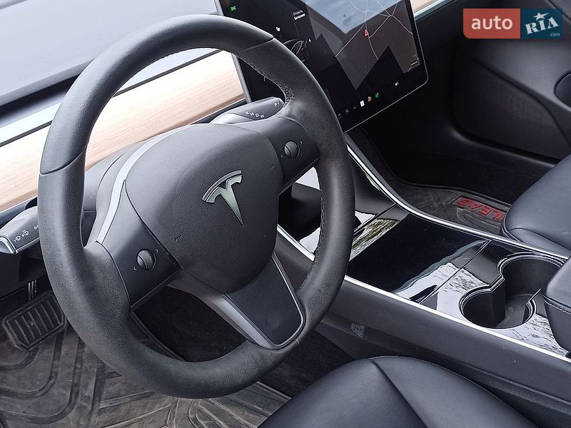 Седан Tesla Model 3 2019 в Киеве