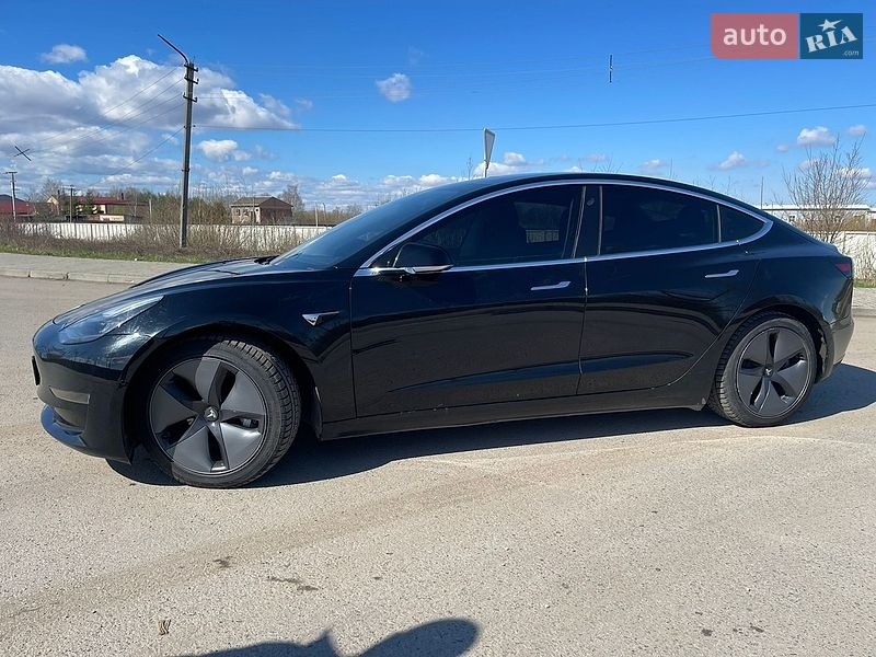 Седан Tesla Model 3 2018 в Самборе