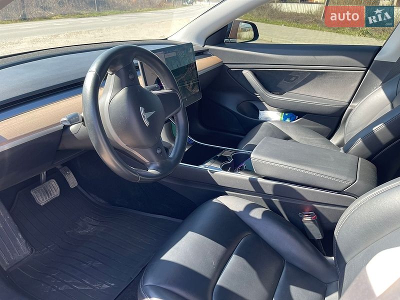 Седан Tesla Model 3 2018 в Самборе