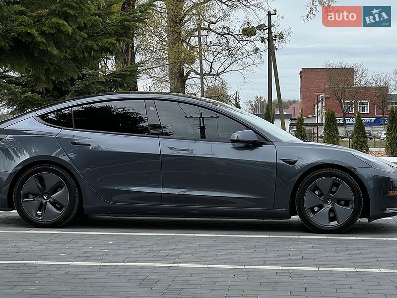 Седан Tesla Model 3 2022 в Самборе