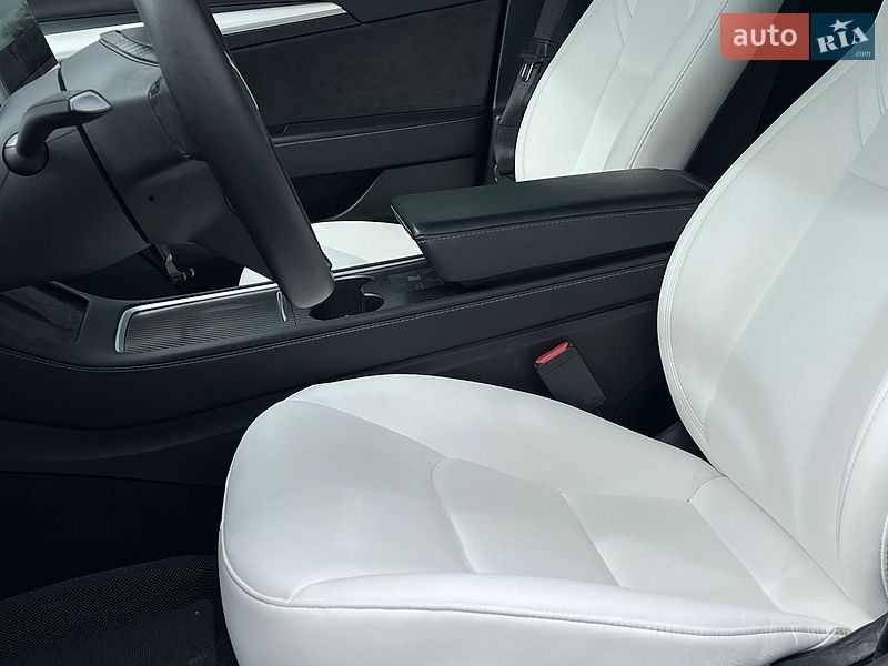 Седан Tesla Model 3 2022 в Самборе