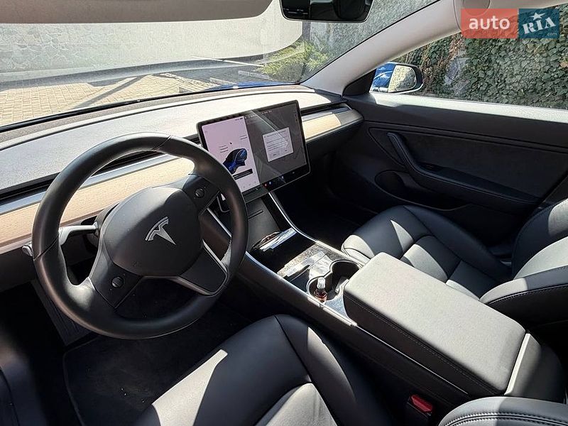 Седан Tesla Model 3 2018 в Кропивницком