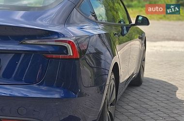 Седан Tesla Model 3 2024 в Николаеве