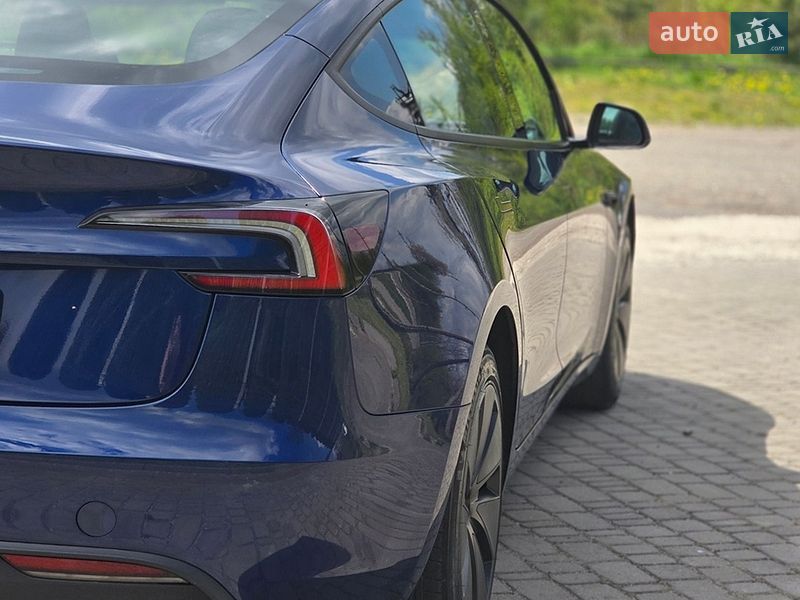 Седан Tesla Model 3 2024 в Николаеве