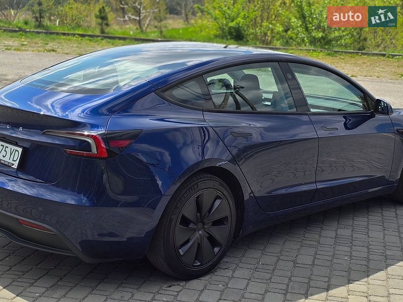 Седан Tesla Model 3 2024 в Николаеве