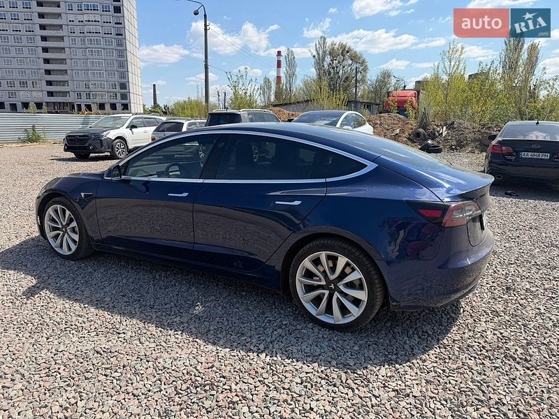 Седан Tesla Model 3 2018 в Києві