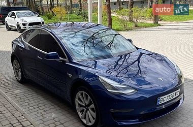 Седан Tesla Model 3 2019 в Львове