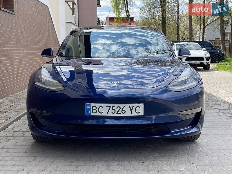 Седан Tesla Model 3 2019 в Львове