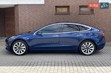Седан Tesla Model 3 2019 в Львове