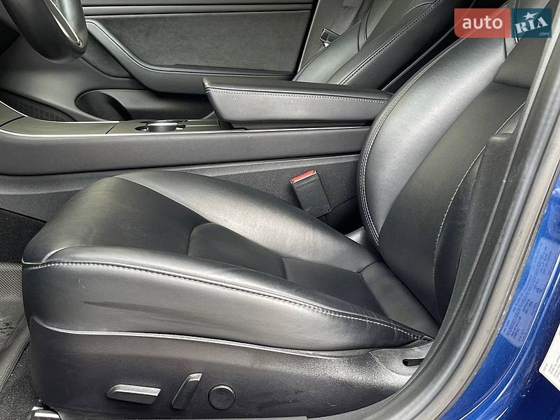 Седан Tesla Model 3 2019 в Львове