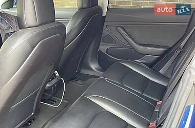 Седан Tesla Model 3 2019 в Львове