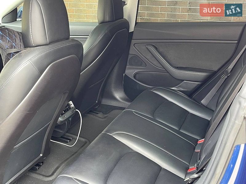Седан Tesla Model 3 2019 в Львове