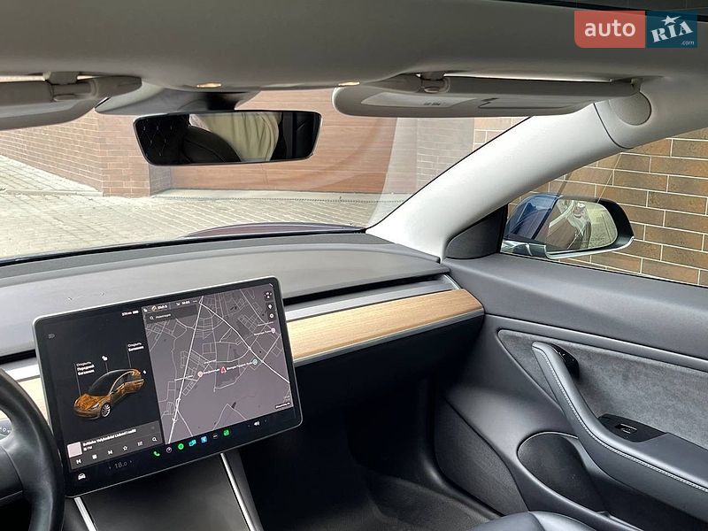 Седан Tesla Model 3 2019 в Львове