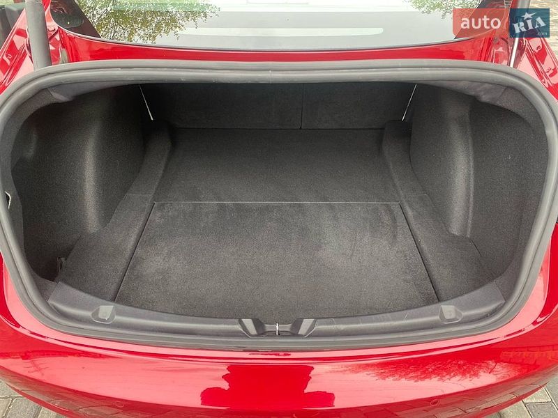 Седан Tesla Model 3 2020 в Дніпрі