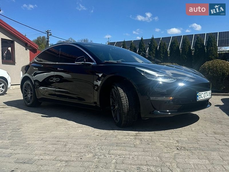 Седан Tesla Model 3 2019 в Львові