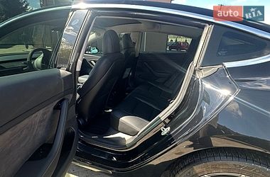 Седан Tesla Model 3 2019 в Львові