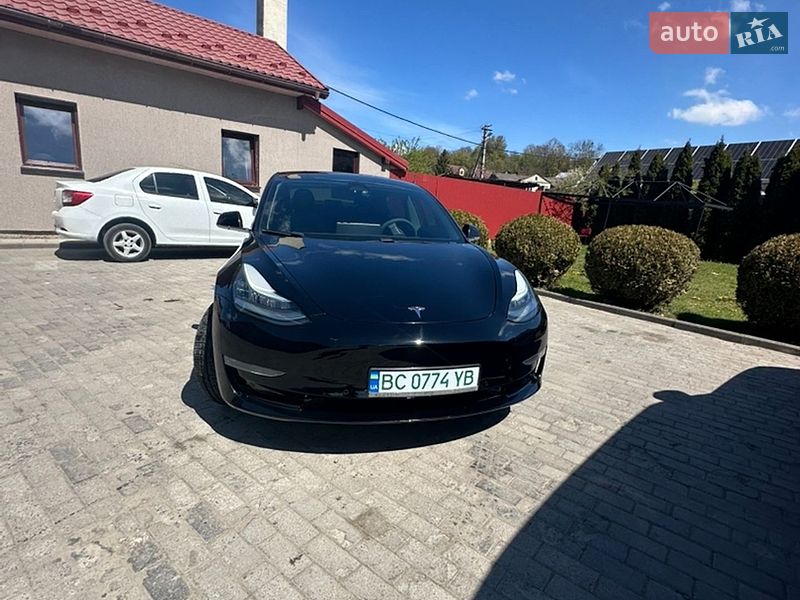 Седан Tesla Model 3 2019 в Львові