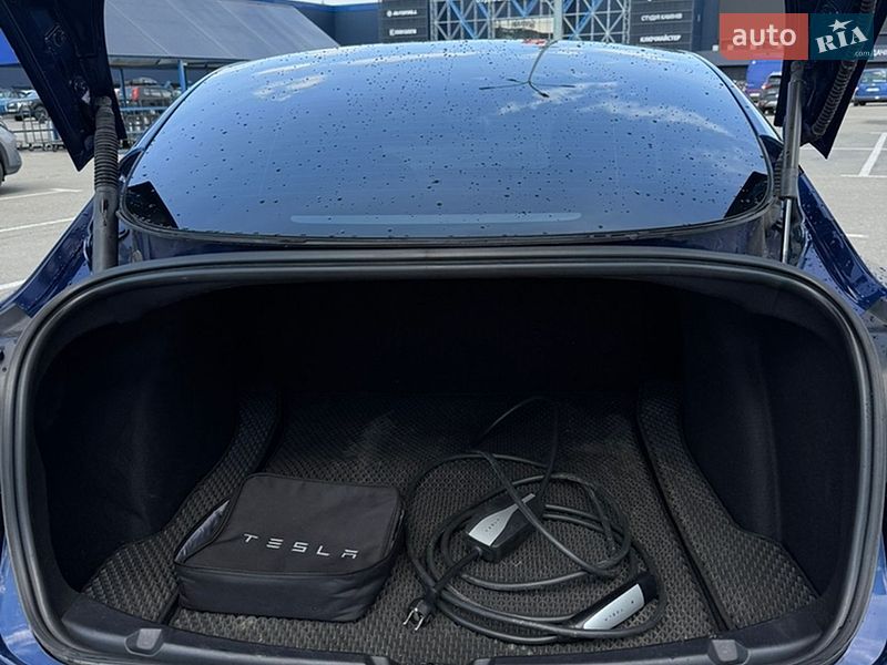 Седан Tesla Model 3 2021 в Києві