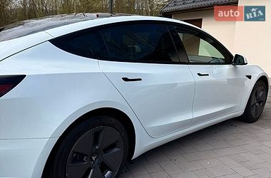 Седан Tesla Model 3 2022 в Киеве