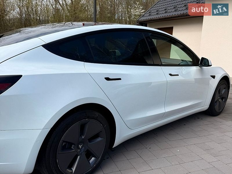 Седан Tesla Model 3 2022 в Киеве