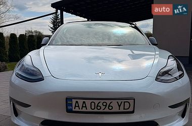 Седан Tesla Model 3 2022 в Киеве