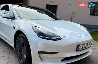 Седан Tesla Model 3 2022 в Киеве
