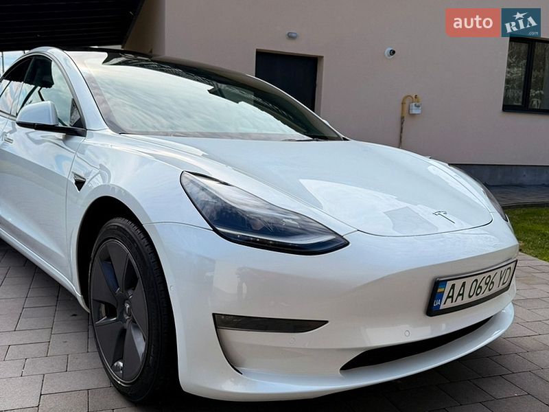 Седан Tesla Model 3 2022 в Киеве