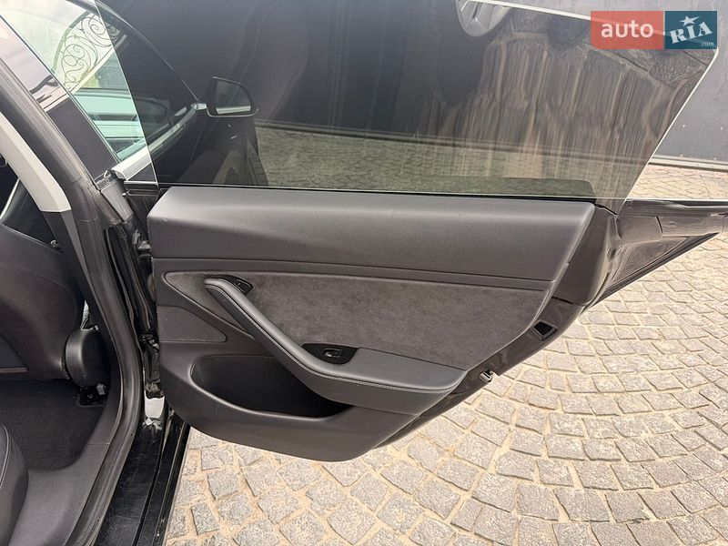 Седан Tesla Model 3 2019 в Тернополе