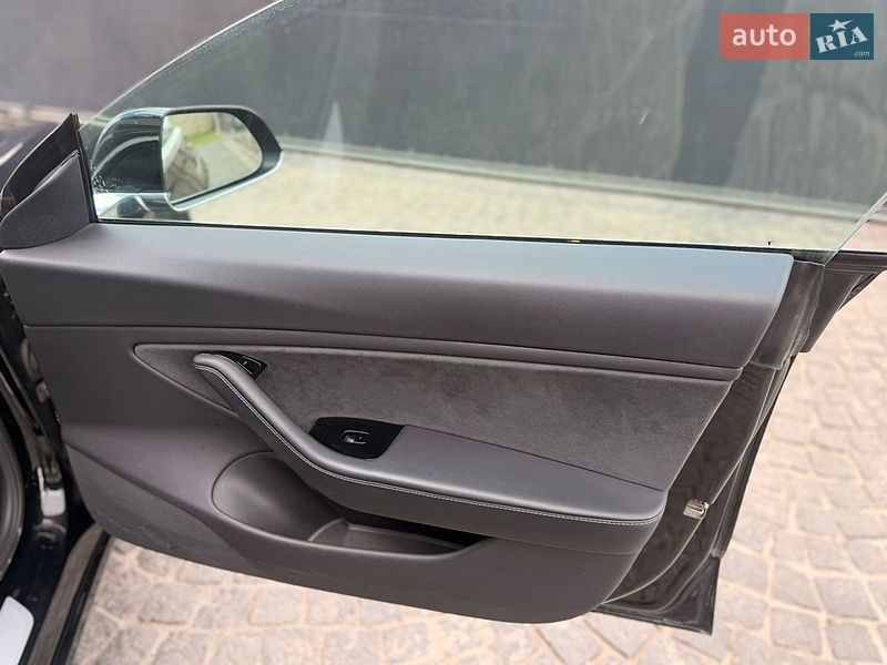 Седан Tesla Model 3 2019 в Тернополе