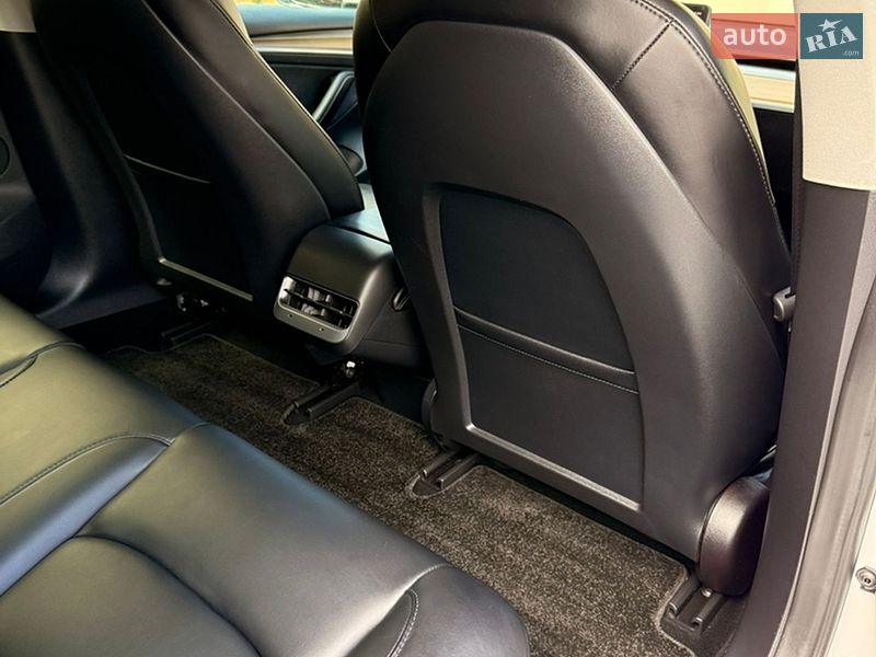 Седан Tesla Model 3 2022 в Киеве