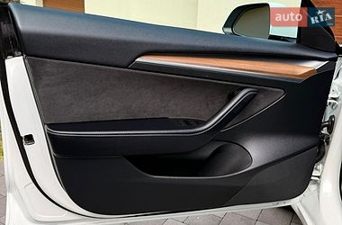 Седан Tesla Model 3 2022 в Киеве