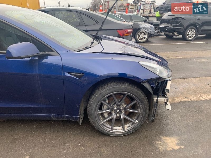 Седан Tesla Model 3 2023 в Киеве