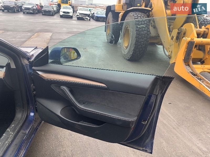 Седан Tesla Model 3 2023 в Киеве