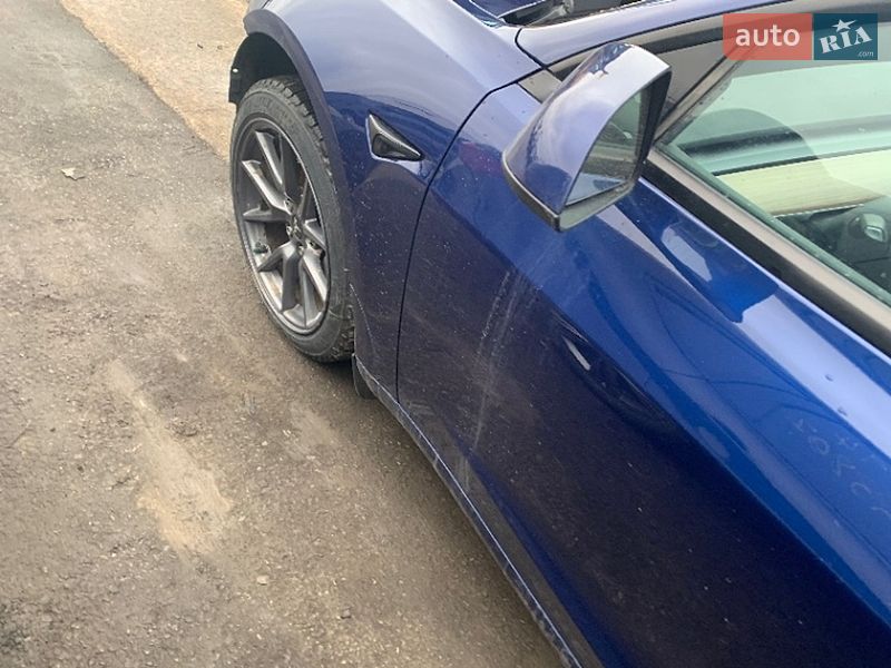 Седан Tesla Model 3 2023 в Киеве