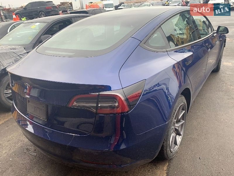 Седан Tesla Model 3 2023 в Киеве