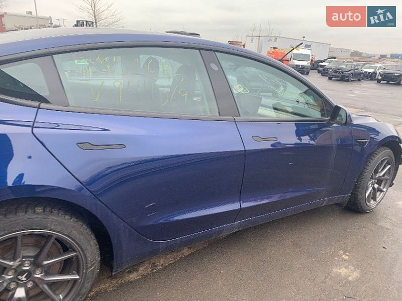 Седан Tesla Model 3 2023 в Киеве