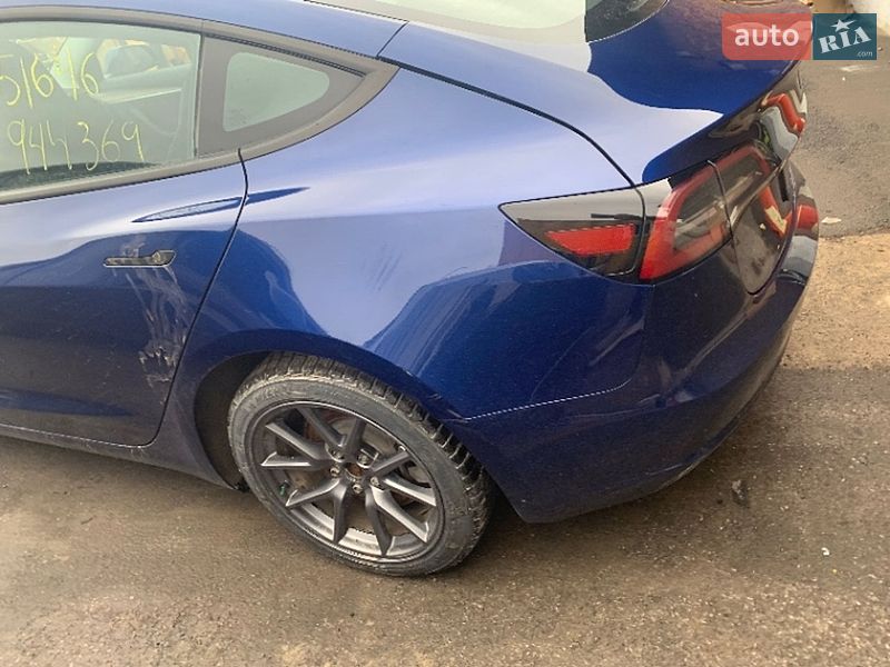 Седан Tesla Model 3 2023 в Киеве