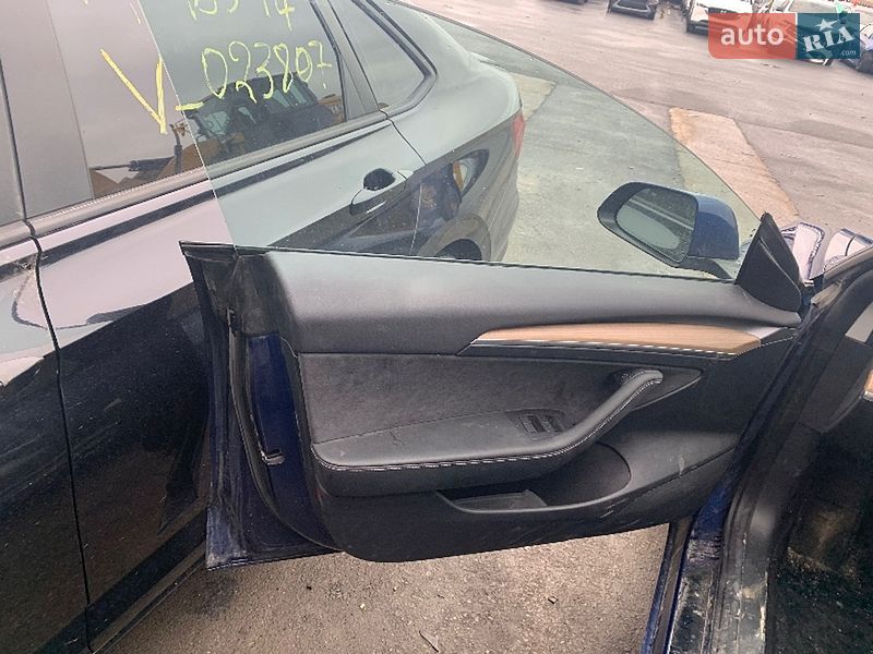 Седан Tesla Model 3 2023 в Киеве