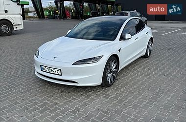 Седан Tesla Model 3 2025 в Стрию