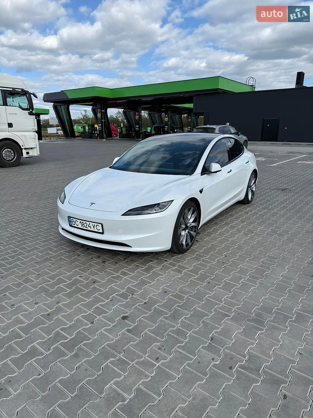 2025 Tesla Model 3 - мініатюра 4