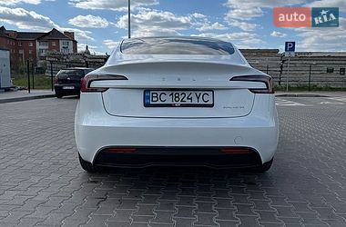 Седан Tesla Model 3 2025 в Стрию
