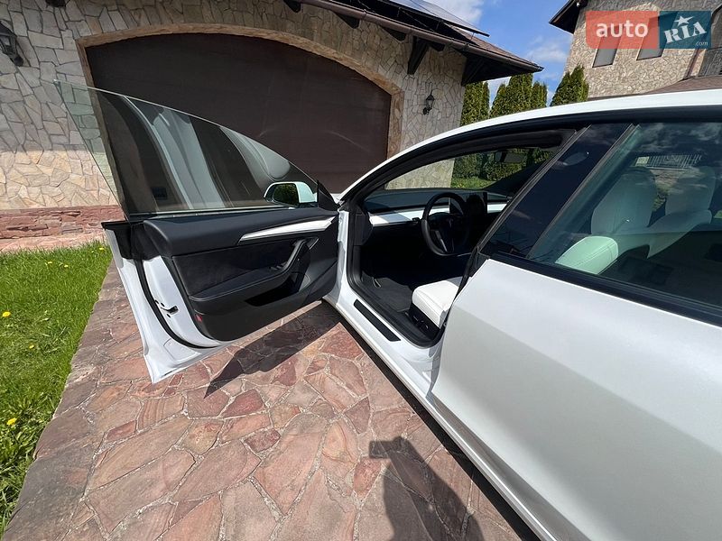 Седан Tesla Model 3 2023 в Києві