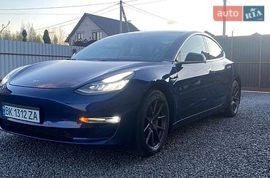 Седан Tesla Model 3 2018 в Рокитном