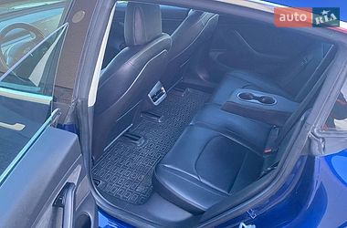 Седан Tesla Model 3 2018 в Рокитном