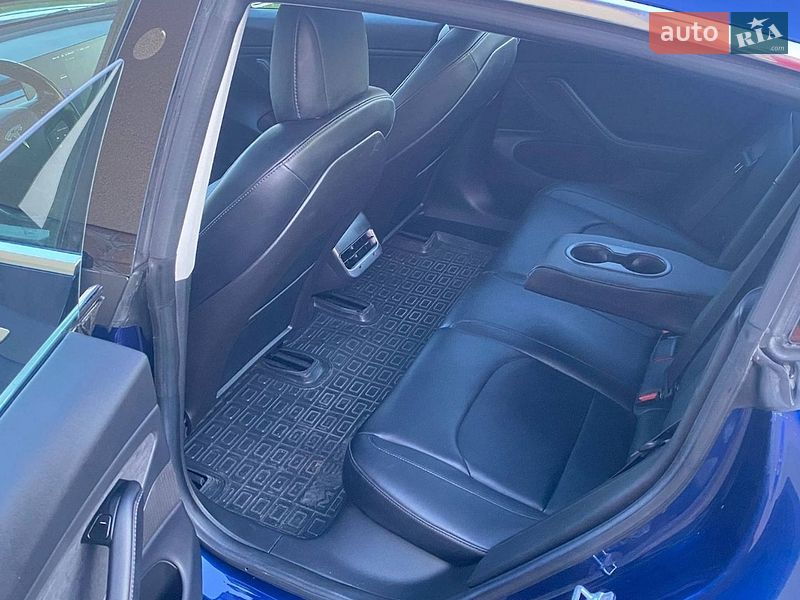 Седан Tesla Model 3 2018 в Рокитном