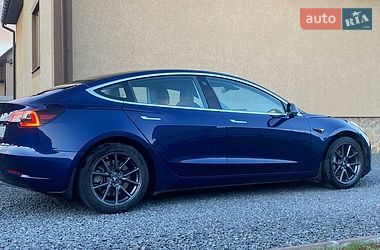 Седан Tesla Model 3 2018 в Рокитном