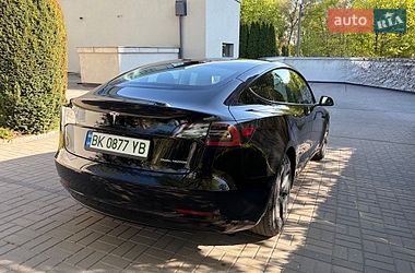 Седан Tesla Model 3 2022 в Ровно