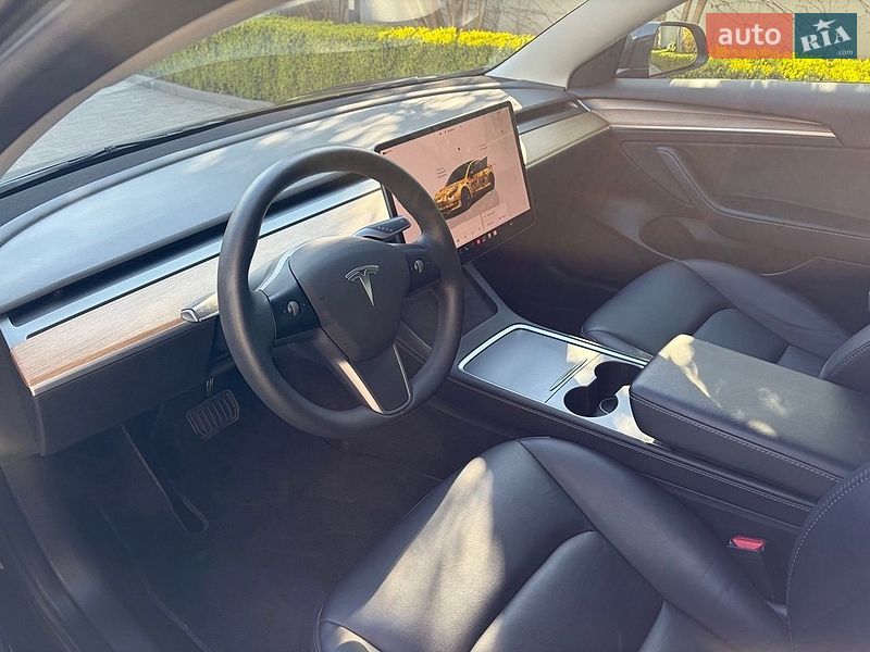 Седан Tesla Model 3 2022 в Ровно